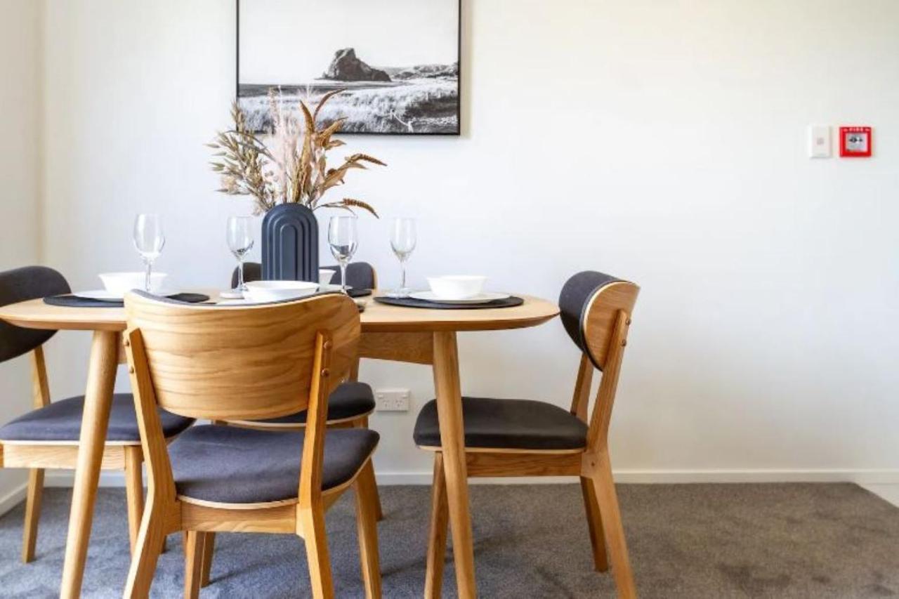 Serenity In The Centre: 2 Bed 2 Bath Christchurch Exterior photo